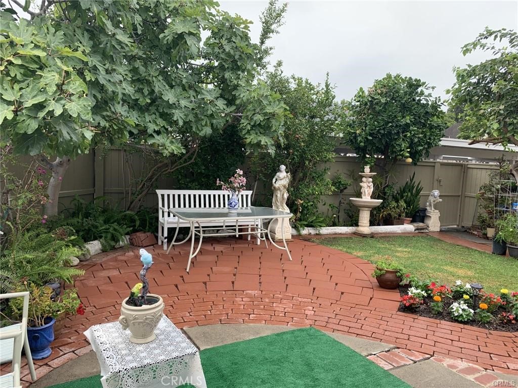 Residential Lease for rent at 28 Timber Run 129, Irvine CA featuring 3 beds and 2 baths