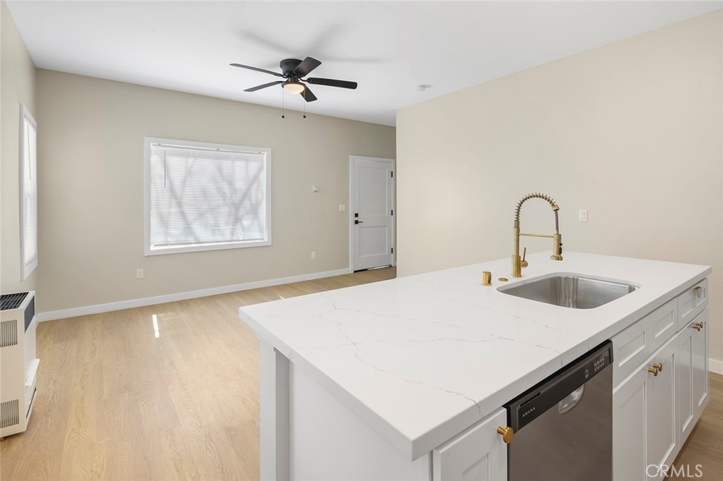 Residential Lease for rent at 1237 E 1st 17, Long Beach CA featuring 1 bed and 1 bath