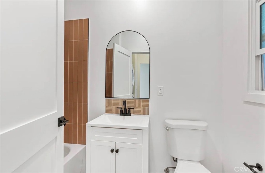 Residential Lease for rent at 1221 E 1st 12, Long Beach CA and 1 bath