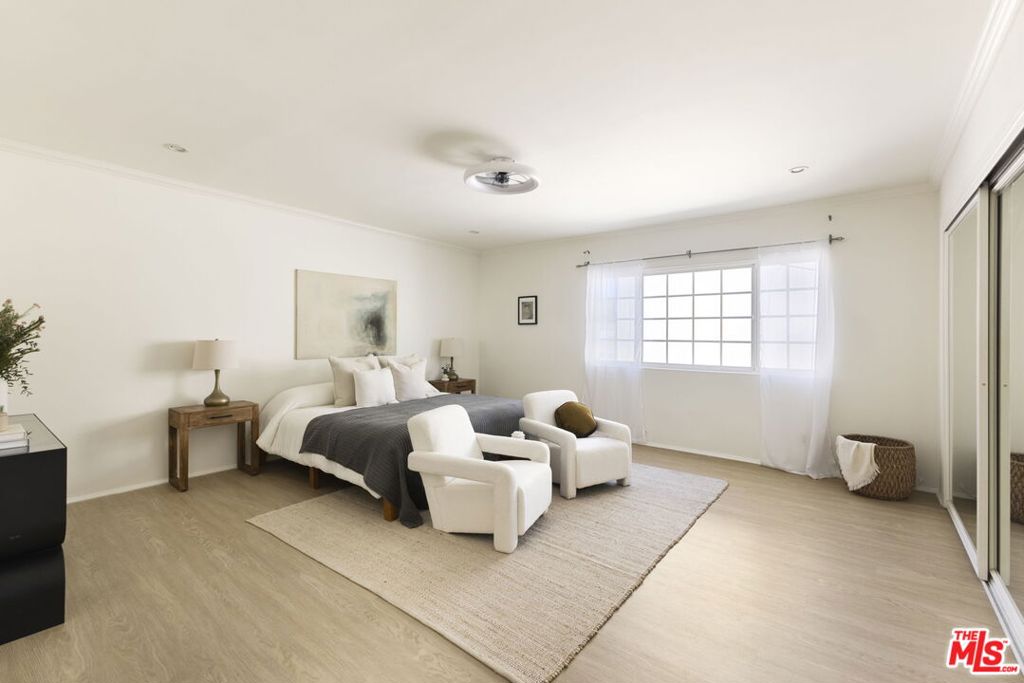 Residential for sale at 1659 Franklin Street 6, Santa Monica, Los Angeles CA featuring 2 beds and 2 baths