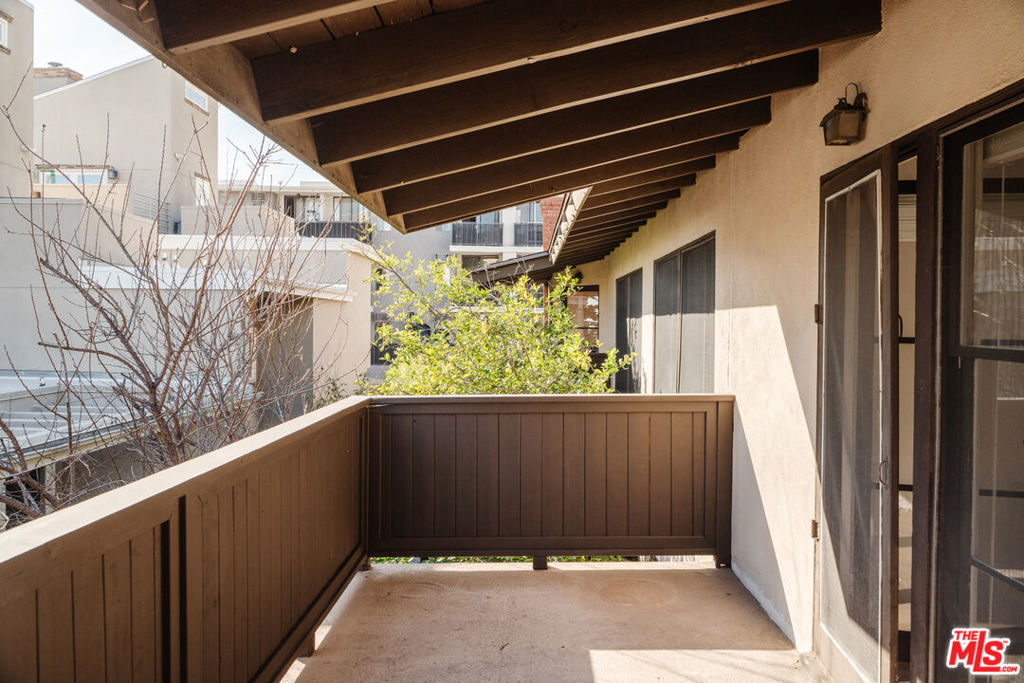 Residential Lease for rent at 1147 Horn Avenue 5, West Hollywood, Los Angeles County, CA featuring 1 bed and 1 bath