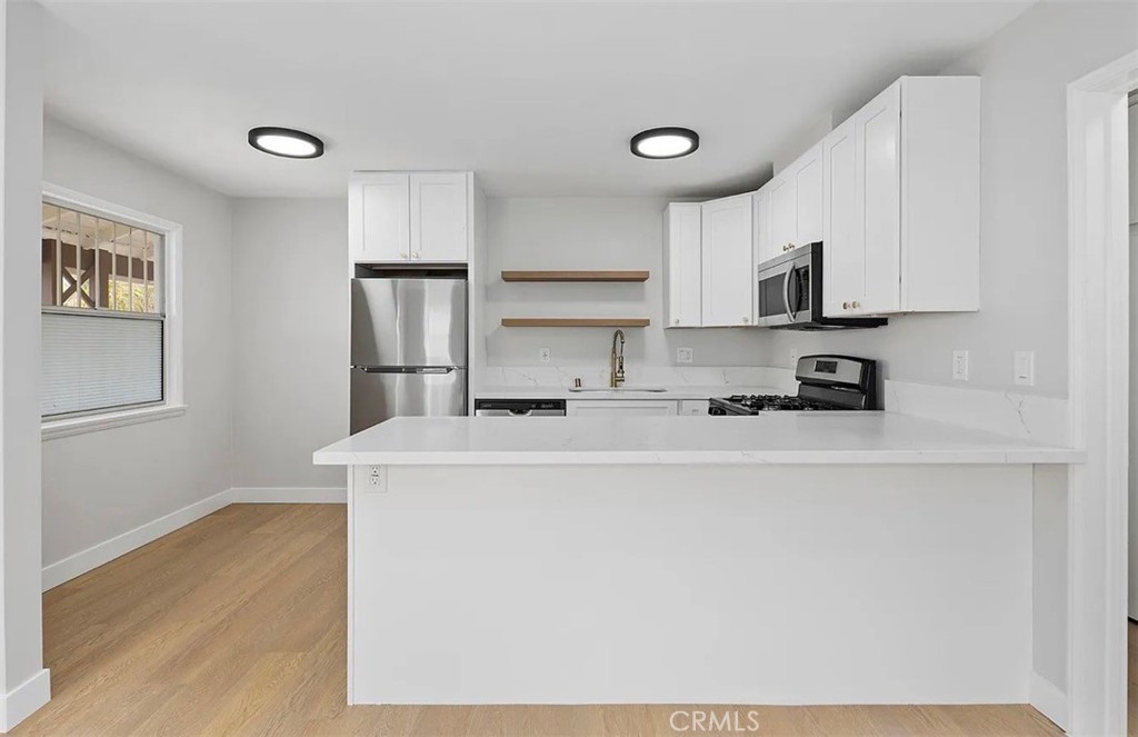 Residential Lease for rent at 1109 E 3rd B, Long Beach CA featuring 1 bed and 1 bath
