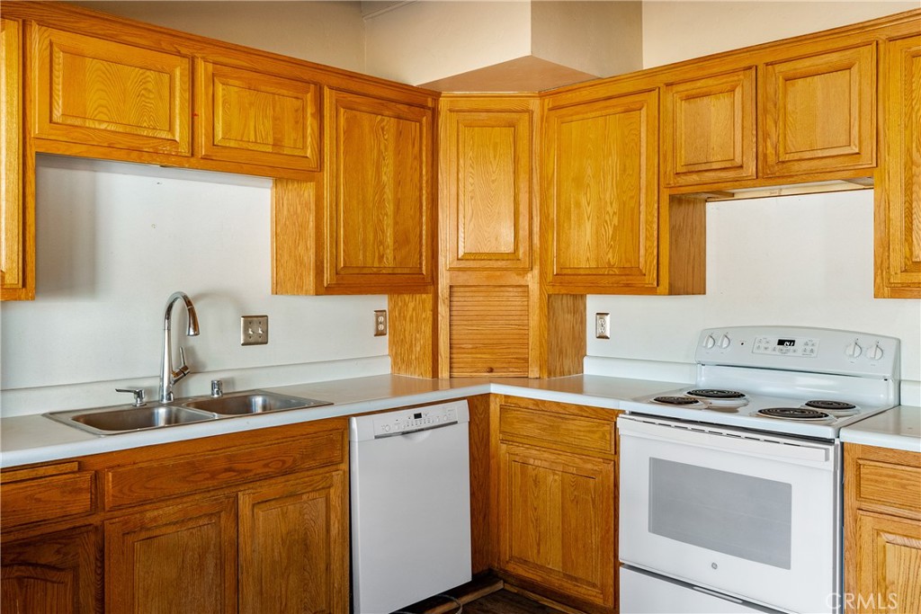 Residential for sale at 214 Santa Cruz, Paso Robles CA featuring 3 beds and 2 baths
