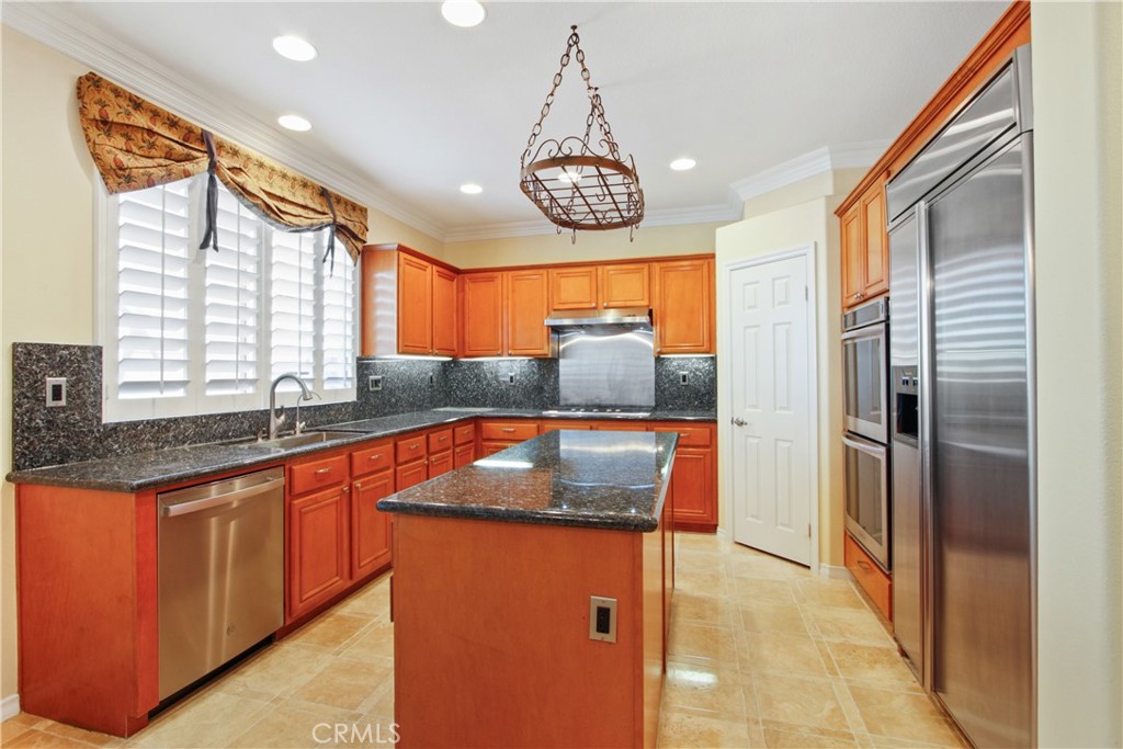 Residential Lease for rent at 9 Lost Canyon, Rancho Santa Margarita, Orange County, CA featuring 5 beds and 5 baths