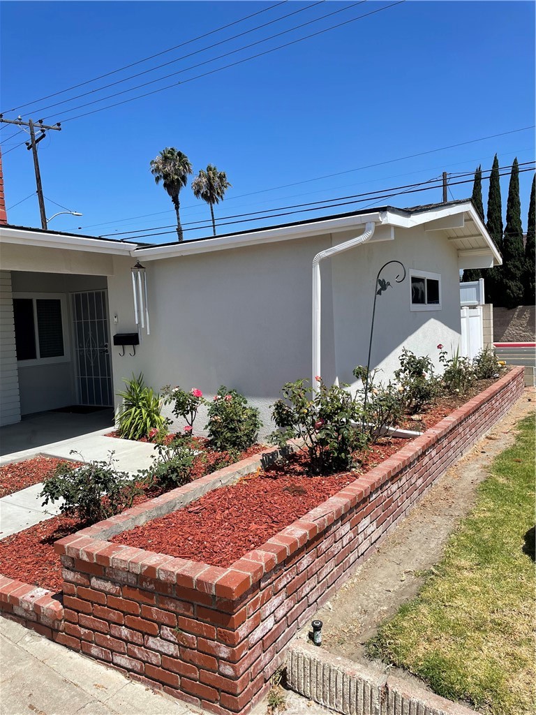 Residential Lease for rent at 7901 RHINE LN, Huntington Beach CA featuring 4 beds and 2 baths