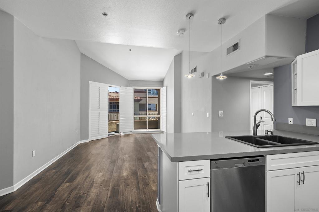 Residential Lease for rent at 1501 Front St 633, San Diego CA featuring 2 beds and 2 baths