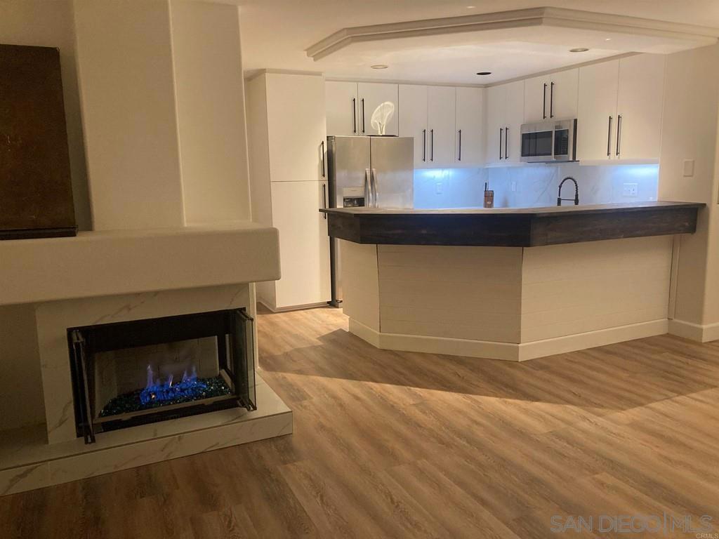 Residential Lease for rent at 12630 CARMEL COUNTRY ROAD 112, San Diego CA featuring 2 beds and 3 baths