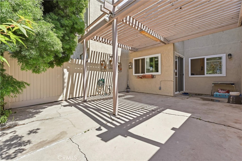 Residential Lease for rent at 104 Oval, Irvine CA featuring 2 beds and 2 baths
