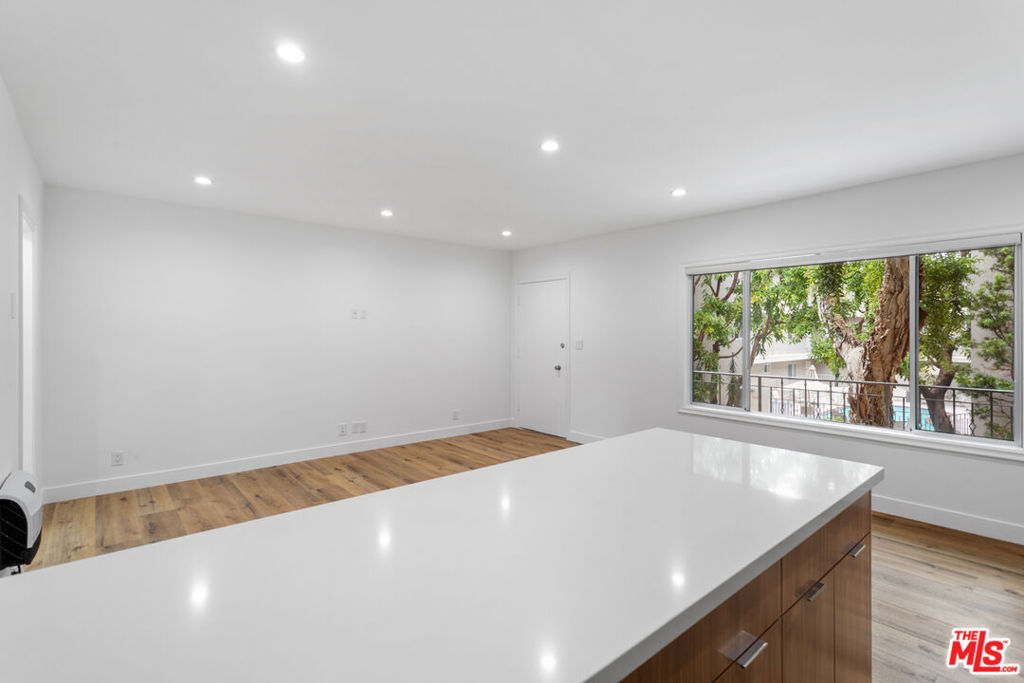 Residential for sale at 2002 4th Street 203, Santa Monica, Los Angeles CA featuring 1 bed and 1 bath