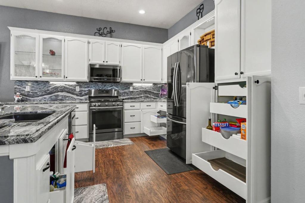 Single Family Residence for sale at 571 Central Park Place, Brentwood, CA featuring 2 beds and 2 baths