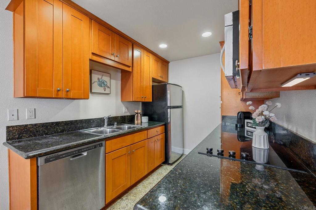 Residential for sale at 8548 Via Mallorca, La Jolla CA featuring 1 bed and 1 bath