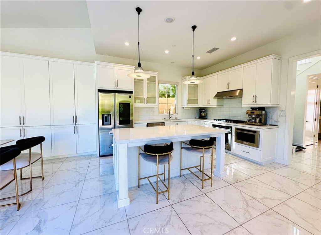 Residential Lease for rent at 139 Winnett, Irvine CA featuring 3 beds and 3 baths
