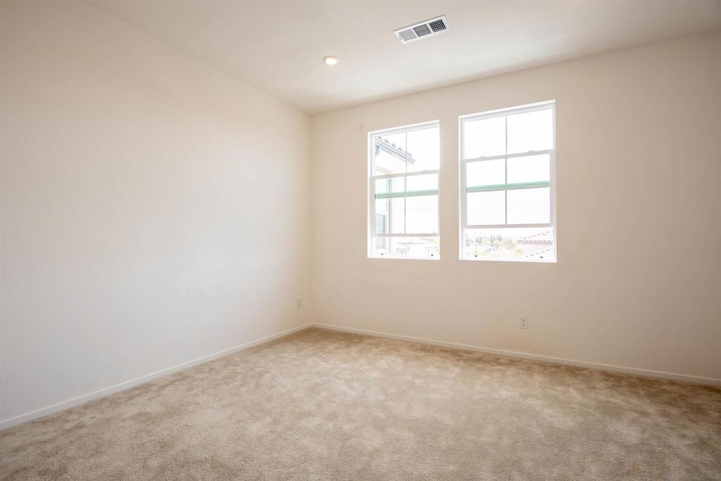 Residential Lease for rent at 516 Avenida Centro 106, Chula Vista CA featuring 3 beds and 3 baths