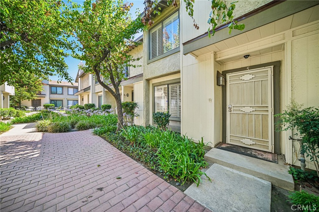 Residential for sale at 9621 Sepulveda Boulevard 5, North Hills CA featuring 2 beds and 3 baths