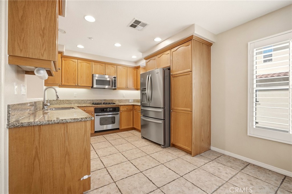 Residential Lease for rent at 44 Chula, Irvine CA featuring 2 beds and 3 baths