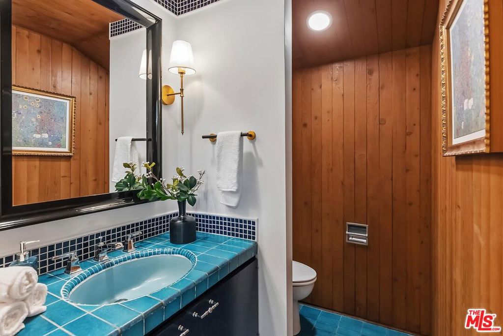Residential for sale at 515 N Roxbury Drive, Beverly Hills CA featuring 3 beds and 3 baths