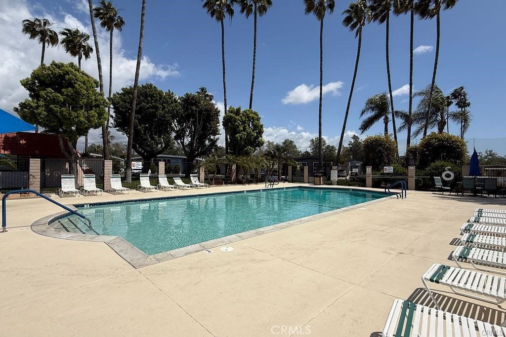 Residential Lease for rent at 24921 Muirlands 26, Lake Forest, Orange County, CA featuring 1 bed and 2 baths