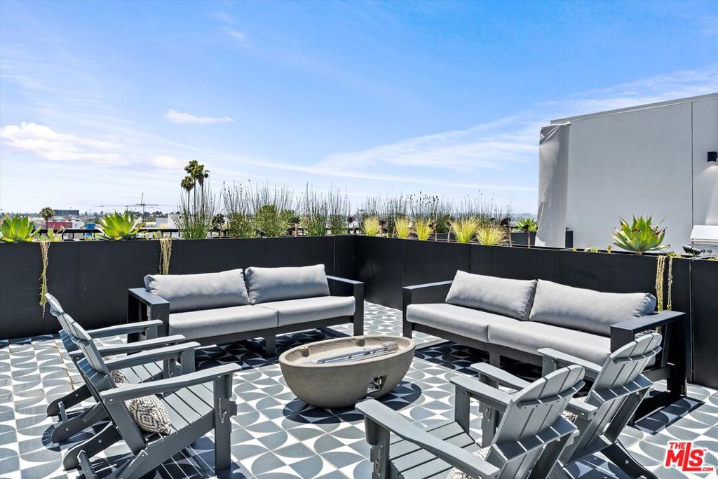 Residential for sale at 904 S New Hampshire Avenue 203, Los Angeles CA featuring 1 bed and 1 bath