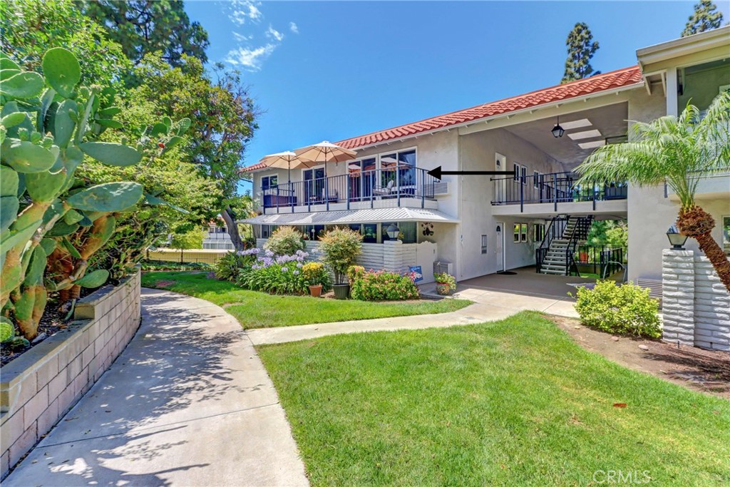 Residential for sale at 2285 Via Puerta Q, Laguna Woods CA featuring 2 beds and 2 baths
