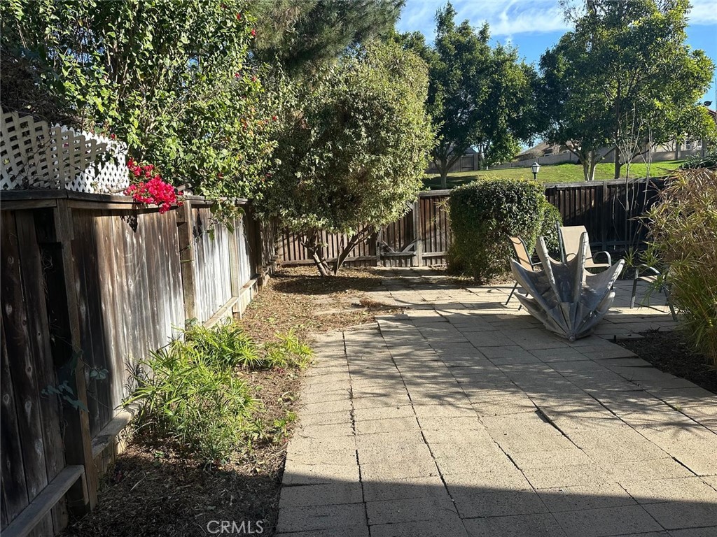 Residential Lease for rent at 18 Rockrose Way, Irvine CA featuring 8 beds and 4 baths