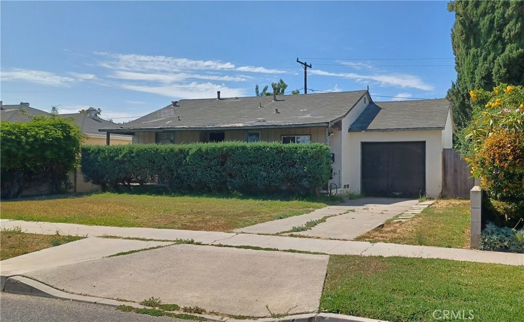 Residential for sale at 1714 W 12th, Santa Ana CA featuring 2 beds and 1 bath