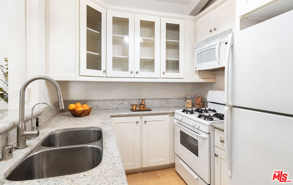 Residential Lease for rent at 6505 Green Valley Circle 301, Culver City, Los Angeles County, CA featuring 2 beds and 2 baths