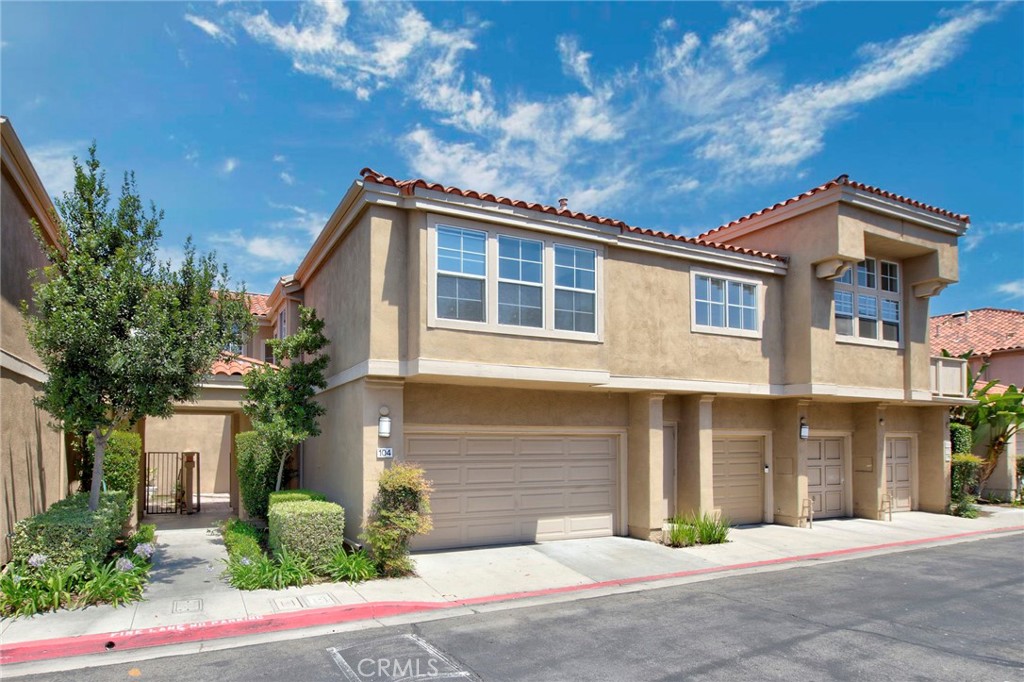 Residential Lease for rent at 104 Cartier Aisle, Irvine CA featuring 3 beds and 3 baths