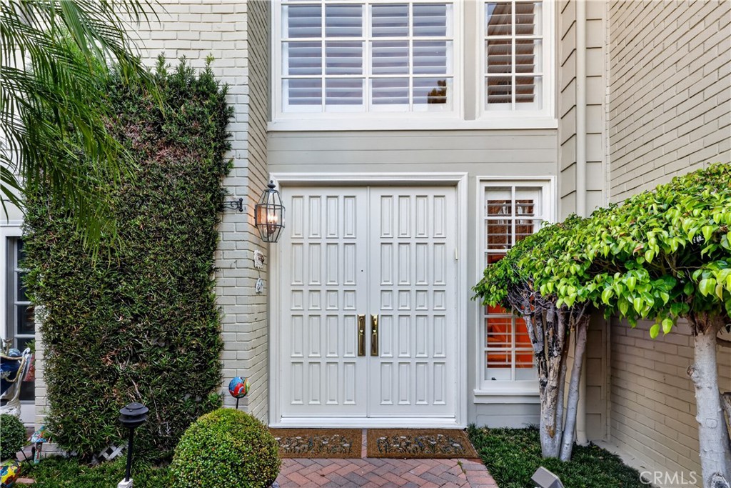 Residential for sale at 12325 Ridge Circle, Los Angeles CA featuring 2 beds and 3 baths