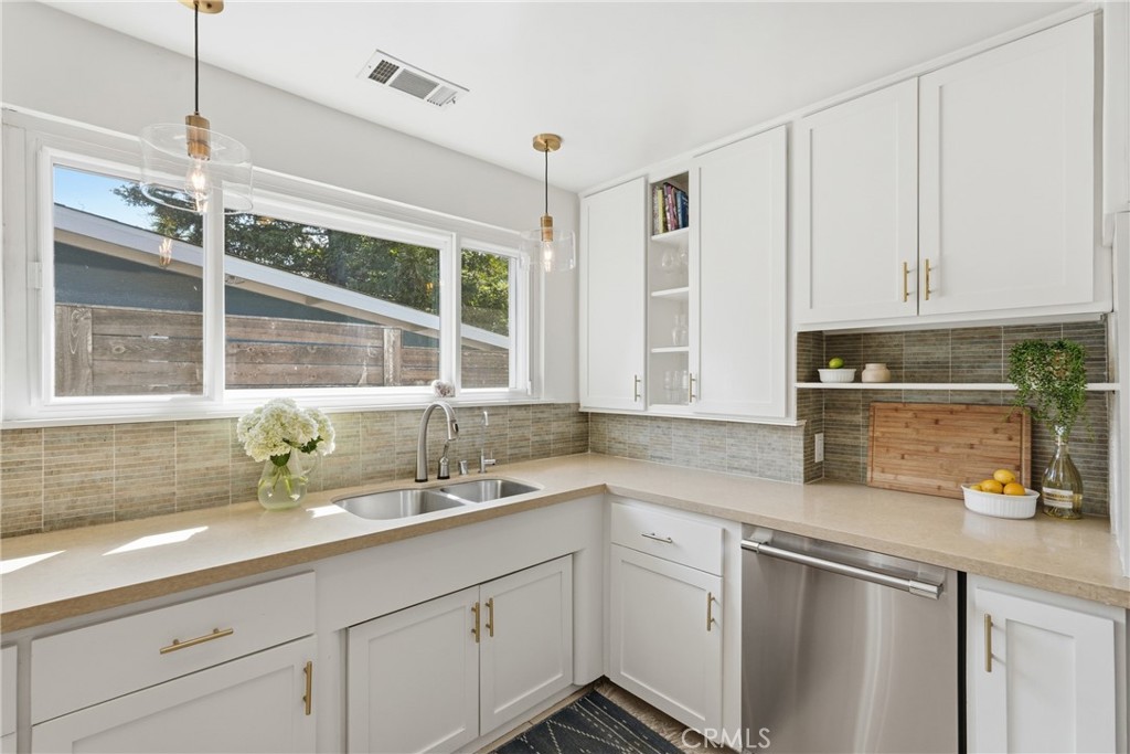 Residential for sale at 8916 Rayford, Los Angeles CA featuring 4 beds and 2 baths