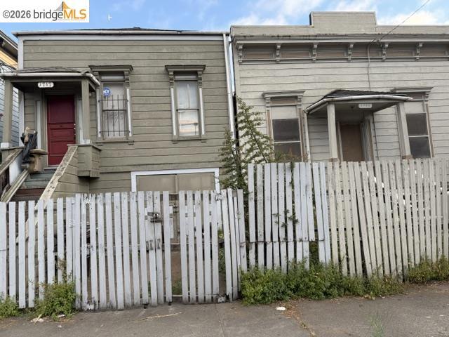 Residential Income for sale at 1717 9Th St, Oakland CA