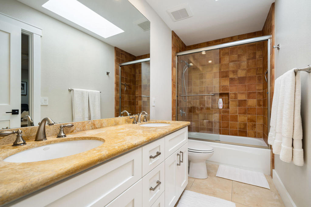 Residential Lease for rent at 321 Bouquet Canyon Drive, Palm Desert CA featuring 3 beds and 2 baths