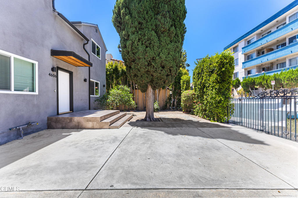 Residential Lease for rent at 4606 Greenwood Place, Los Angeles, Los Angeles County, CA featuring 4 beds and 3 baths