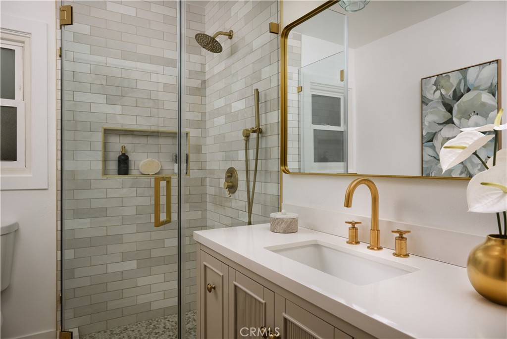 Residential for sale at 885 Montecito, Los Angeles CA featuring 3 beds and 2 baths