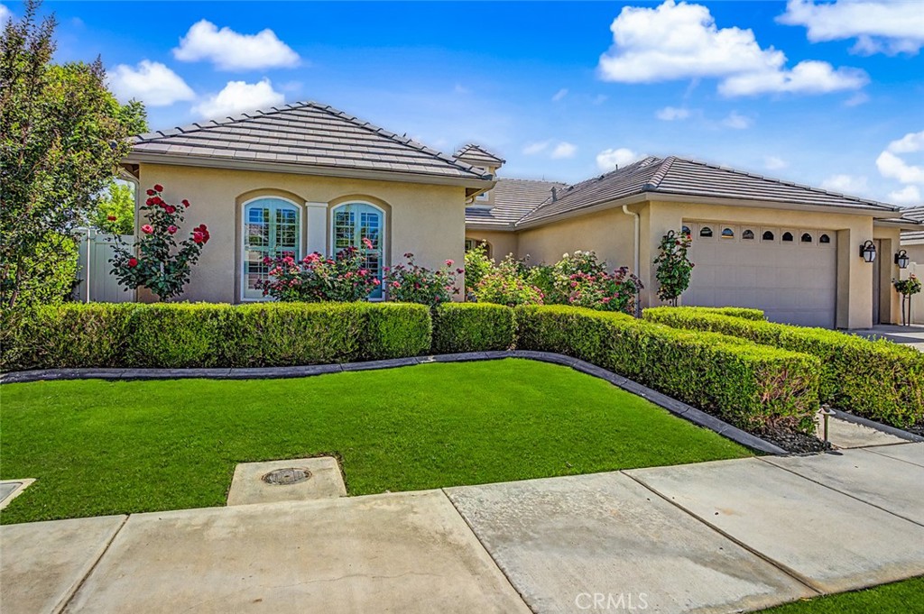 Residential for sale at 118 Guilden Grove, Bakersfield CA featuring 3 beds and 2 baths