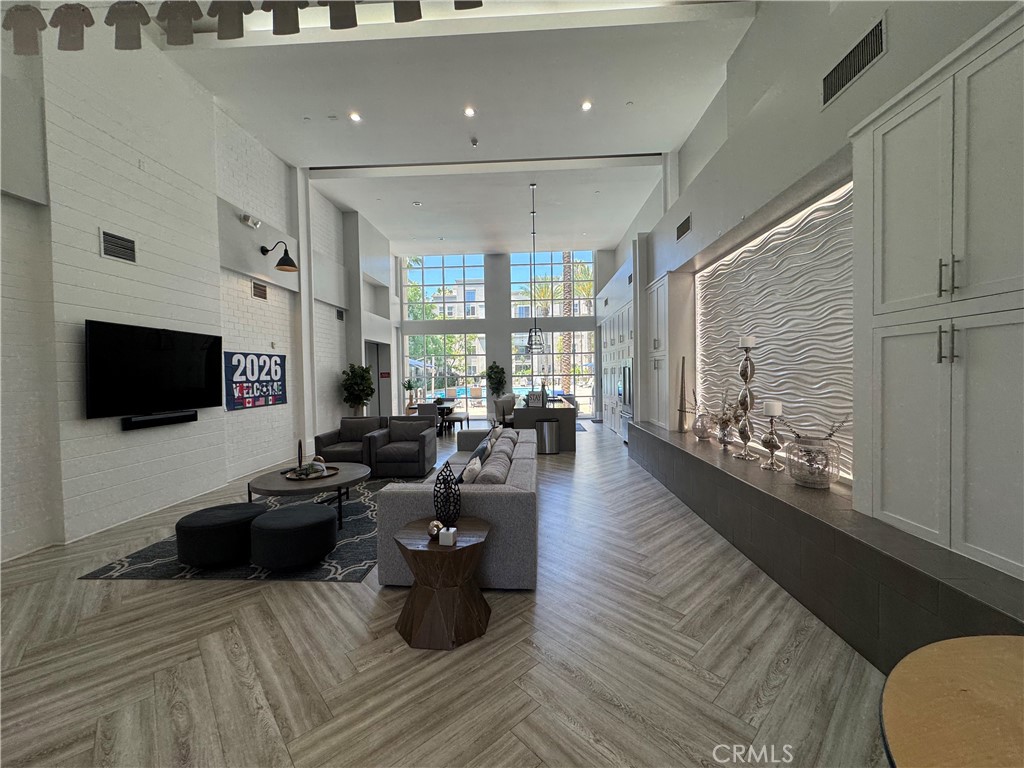 Residential Lease for rent at 1106 Scholarship, Irvine CA featuring 1 bed and 1 bath