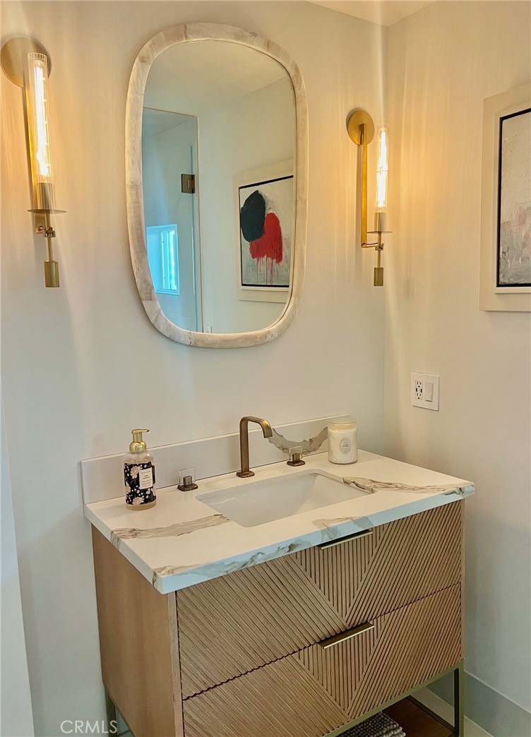 Residential Lease for rent at 24 Saratoga, Newport Beach, Orange County, CA featuring 2 beds and 2 baths
