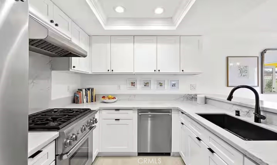 Residential Lease for rent at 21 Encinitas, Laguna Beach, Orange County, CA featuring 2 beds and 3 baths