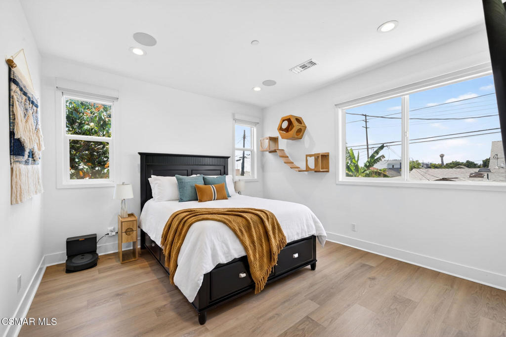 Residential for sale at 1135 N Commonwealth Avenue, Los Angeles CA featuring 3 beds and 3 baths