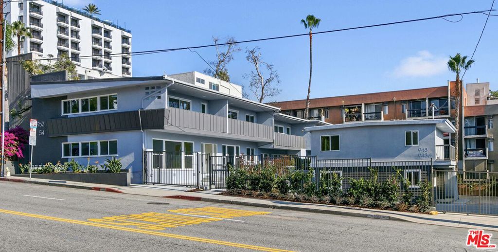 Residential Lease for rent at 954 N San Vicente Boulevard 9, West Hollywood, Los Angeles County, CA featuring 1 bed and 1 bath
