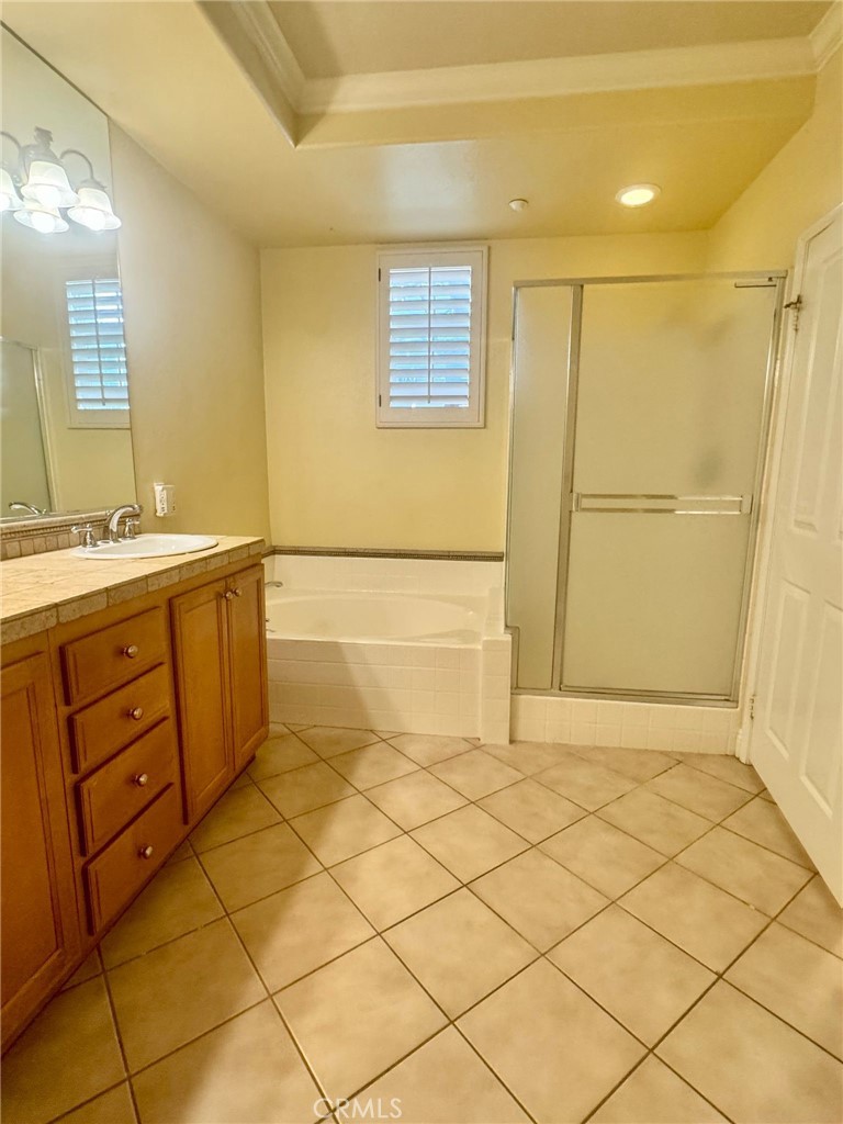 Residential Lease for rent at 170 Hayward, Irvine CA featuring 2 beds and 2 baths