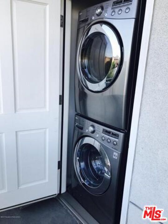 Condominium for sale at 1025 Dewey Avenue 202, Los Angeles, CA featuring 2 beds and 1 bath