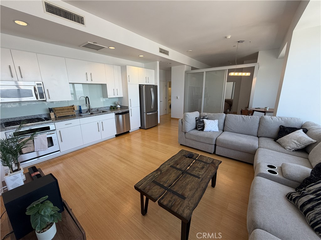 Residential for sale at 1100 Wilshire 2901, Los Angeles CA featuring 1 bed and 1 bath