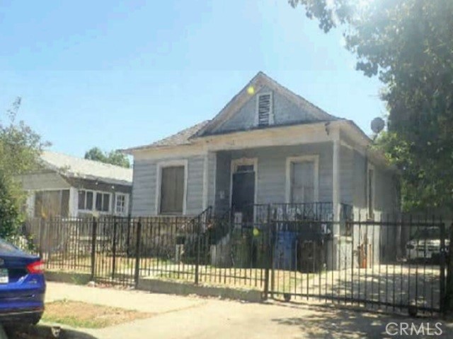 Residential for sale at 908 E 49th Place, Los Angeles CA featuring 2 beds and 1 bath