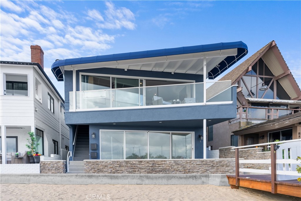 Residential Lease for rent at 215 E Edgewater, Newport Beach, Orange County, CA featuring 2 beds and 2 baths