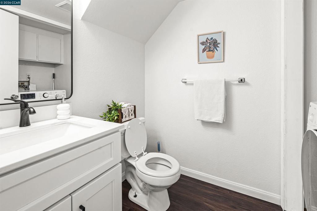 Residential for sale at 1001 Devonwood, Hercules CA featuring 2 beds and 3 baths