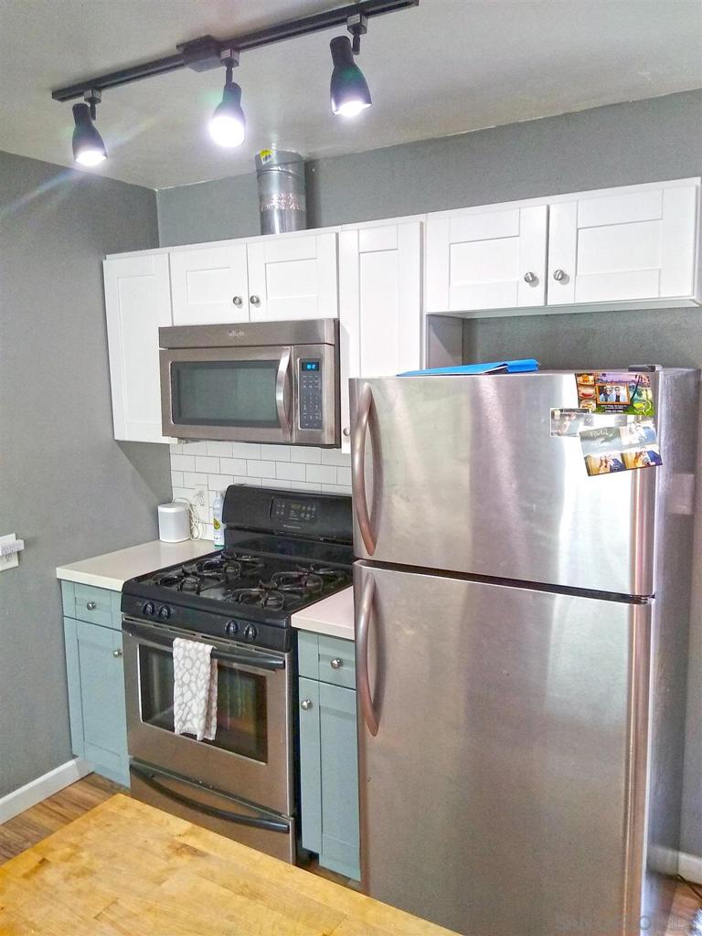 Residential Lease for rent at 2015 Reed Ave., San Diego CA featuring 1 bed and 1 bath