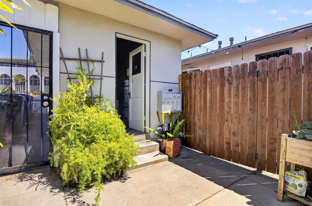 Residential Lease for rent at 2324 Chatsworth, San Diego CA featuring 1 bed and 1 bath