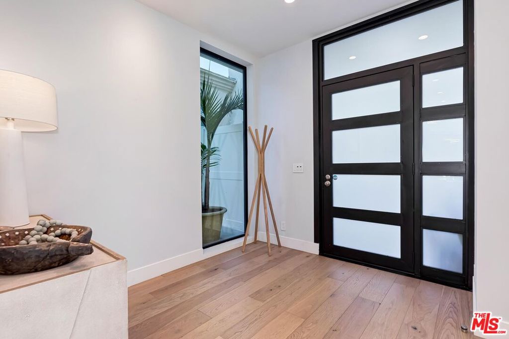 Residential Lease for rent at 489 S Willaman Drive, Los Angeles, Los Angeles County CA featuring 6 beds and 7 baths