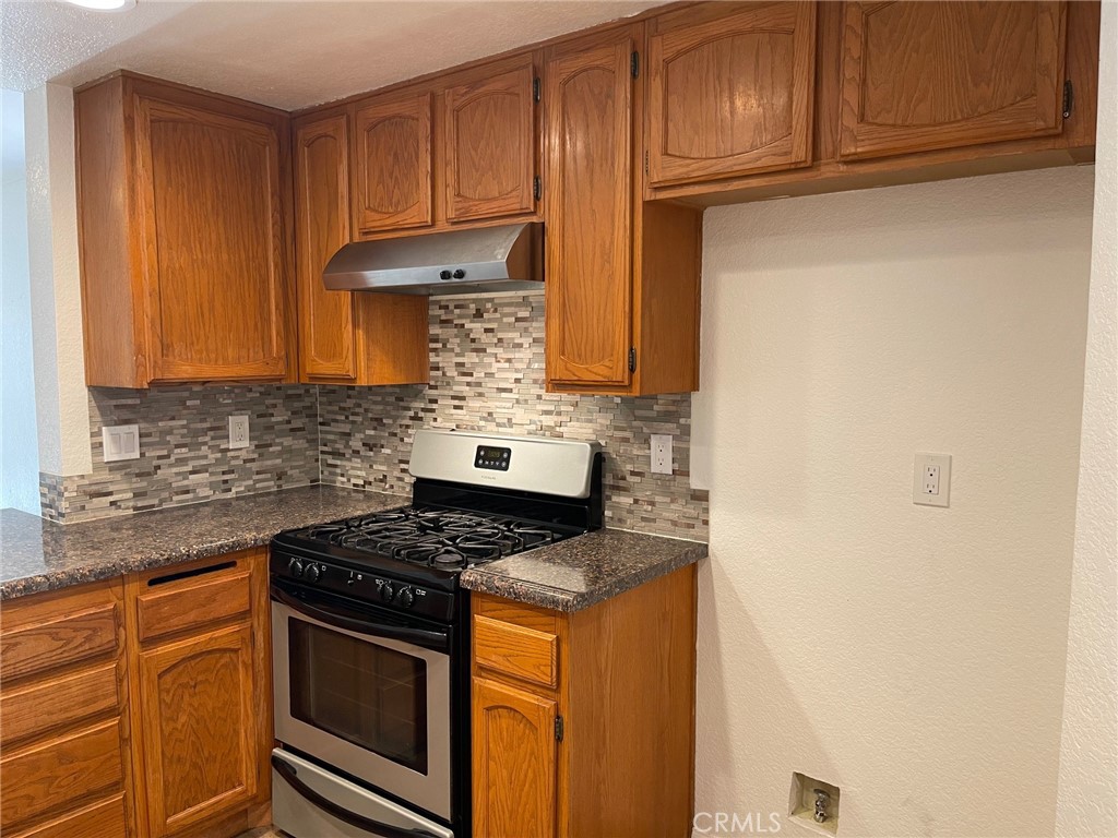 Residential Lease for rent at 1005 Lilac Street, Hemet CA featuring 2 beds and 1 bath