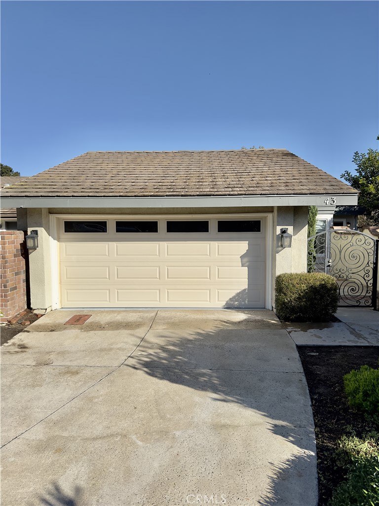 Residential Lease for rent at 43 Beachcomber Drive, Corona Del Mar, Orange CA featuring 3 beds and 2 baths